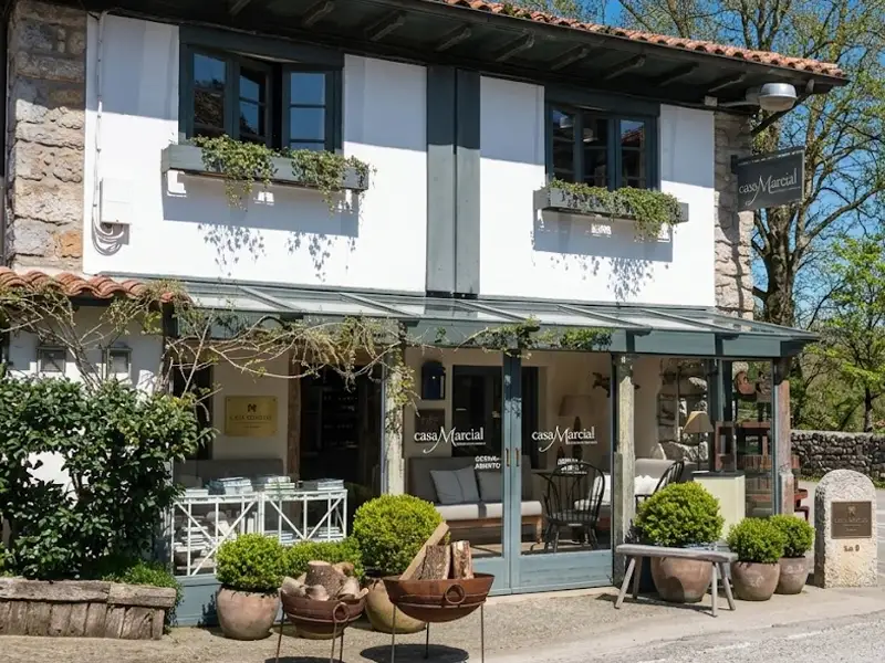 Exterior de Casa Marcial, restaurante con tres estrellas Michelín en La Salgar, Arriondas