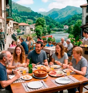 Grupo de gente comiendo en el exterior de un restaurante-sidrería en Arriondas