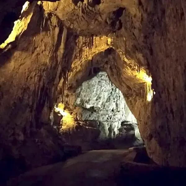 Cueva visitable y gratuita en el pueblo de Cuevas en Asturias